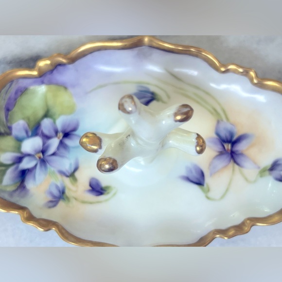Vintage German Hand-Painted Porcelain Ring Holder w African Violets by RS - Picture 6 of 11